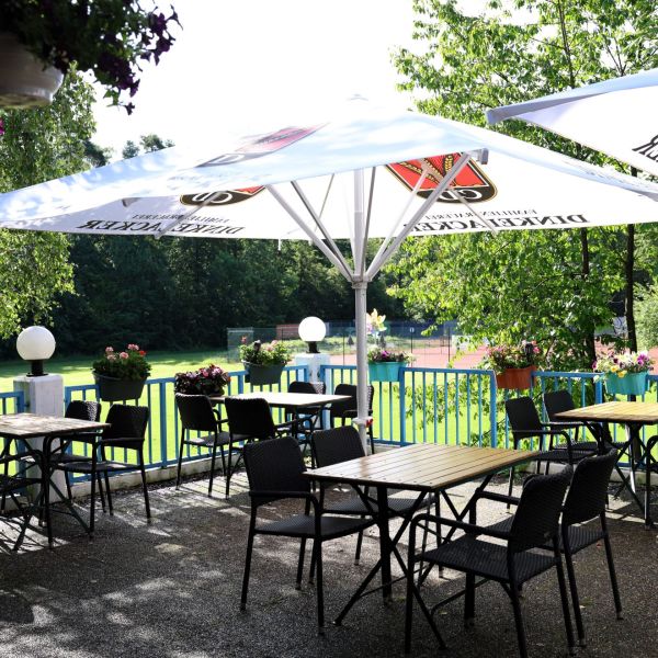 Terrasse vom Restaurant Taverna