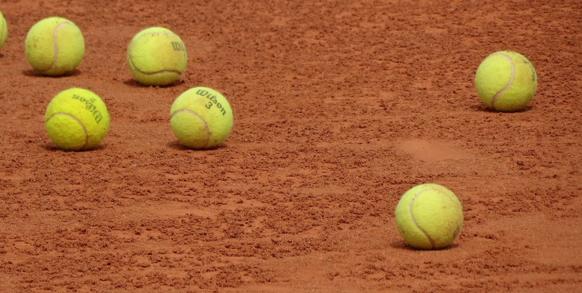 mehrere Tennisbälle